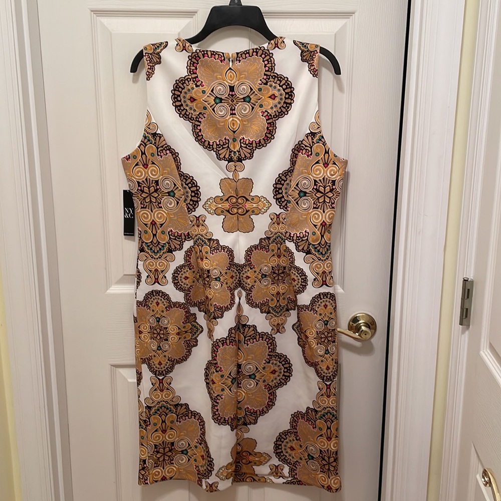 Sleeveless dress - Picture 2 of 6